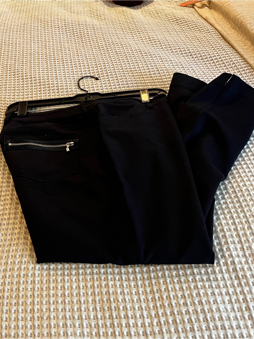 Soca by St. John Navy Blue Capri 10!Preowned